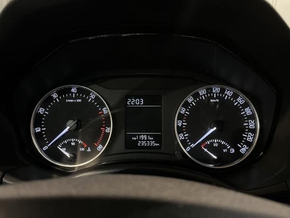 Skoda Octavia II (A5) Рестайлинг с пробегом 2013 года, цена 735 000 рублей, 235334 км, лифтбек, Автокод Объявления
