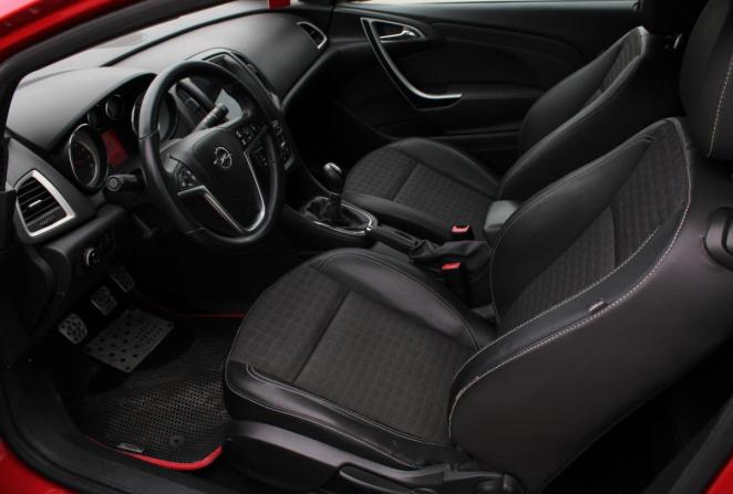 Opel Astra J Рестайлинг с пробегом 2011 года, цена 799 000 рублей, 210300 км, хэтчбек, Автокод Объявления
