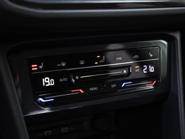 Volkswagen Tiguan II Рестайлинг с пробегом 2021 года, цена 2 614 000 рублей, 33911 км, внедорожник, Автокод Объявления