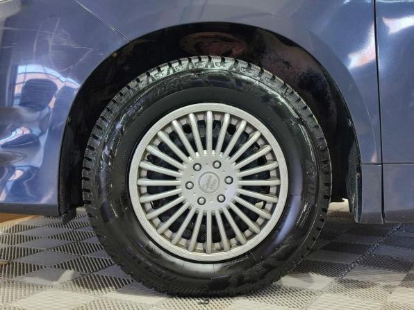 Toyota Voxy II (R70) с пробегом 2008 года, цена 1 100 000 рублей, 278763 км, минивэн, Автокод Объявления