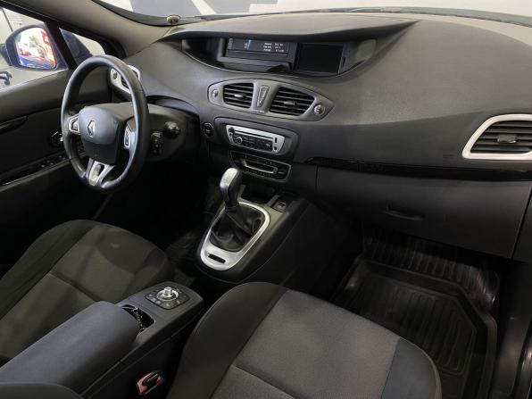 Renault Scenic III Рестайлинг с пробегом 2012 года, цена 819 900 рублей, 220000 км, компактвэн, Автокод Объявления
