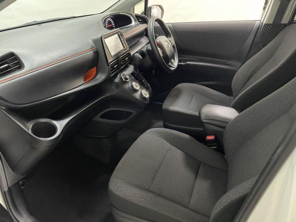 Toyota Sienta II Рестайлинг с пробегом 2019 года, цена 1 470 000 рублей, 122963 км, компактвэн, Автокод Объявления