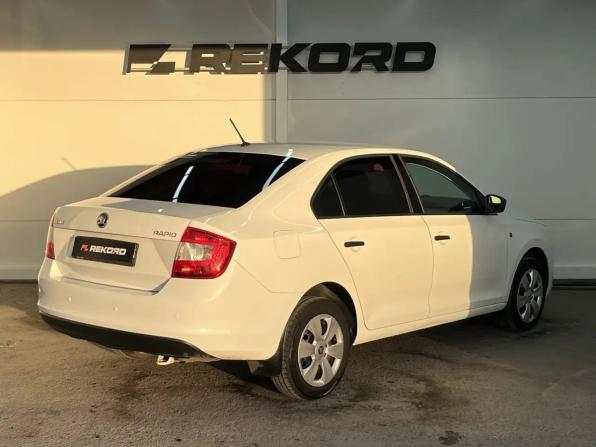 Skoda Rapid I с пробегом 2015 года, цена 1 228 000 рублей, 150000 км, лифтбек, Автокод Объявления