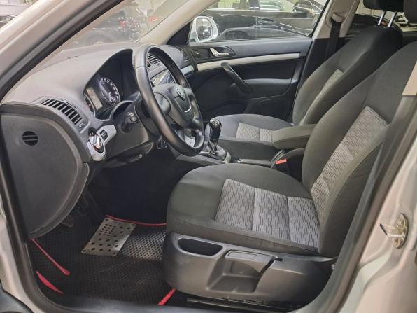 Skoda Octavia II (A5) Рестайлинг с пробегом 2011 года, цена 790 000 рублей, 232061 км, лифтбек, Автокод Объявления