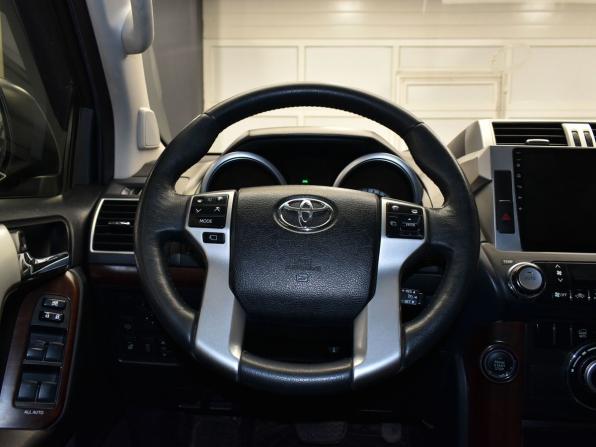 Toyota Land Cruiser Prado 150 Series Рестайлинг 2 с пробегом 2017 года, цена 4 150 000 рублей, 208001 км, внедорожник, Автокод Объявления