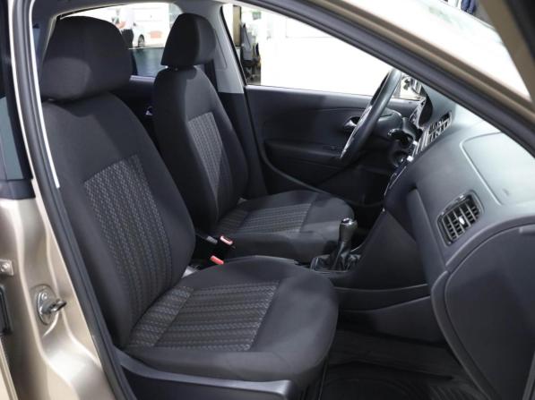 Volkswagen Polo V Рестайлинг с пробегом 2016 года, цена 1 099 750 рублей, 125575 км, седан, Автокод Объявления