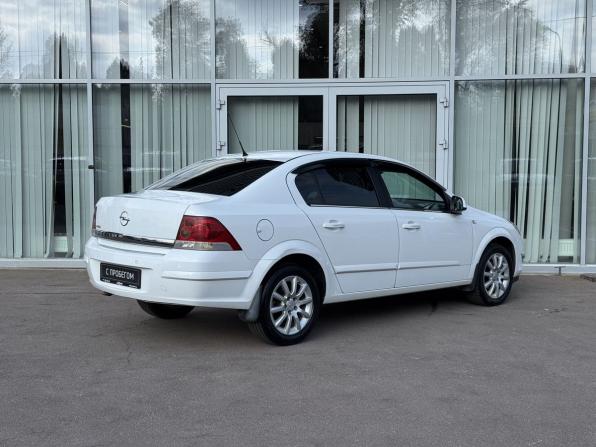 Opel Astra H Рестайлинг с пробегом 2012 года, цена 650 000 рублей, 274509 км, седан, Автокод Объявления