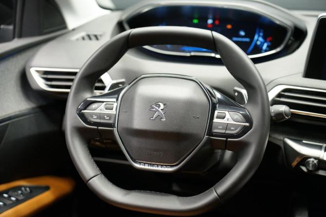 Peugeot 3008 II с пробегом 2018 года, цена 1 988 000 рублей, 100000 км, внедорожник, Автокод Объявления