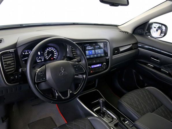 Mitsubishi Outlander III Рестайлинг 3 с пробегом 2022 года, цена 2 525 000 рублей, 33092 км, внедорожник, Автокод Объявления