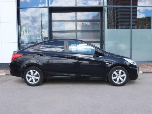 Hyundai Solaris I с пробегом 2013 года, цена 773 000 рублей, 100000 км, седан, Автокод Объявления