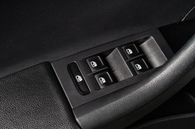 Skoda Rapid I Рестайлинг с пробегом 2017 года, цена 1 799 000 рублей, 95000 км, лифтбек, Автокод Объявления