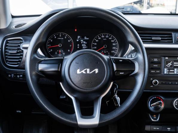 Kia Rio IV Рестайлинг с пробегом 2021 года, цена 1 590 000 рублей, 68027 км, седан, Автокод Объявления
