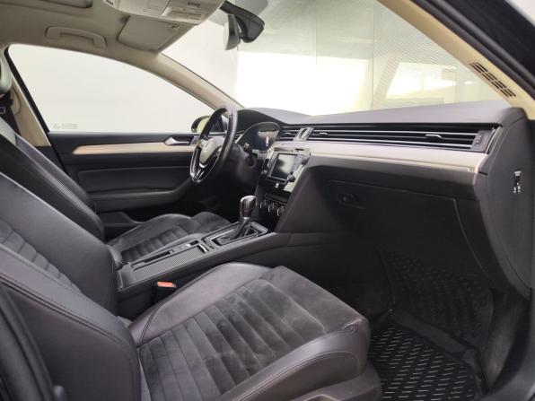 Volkswagen Passat B8 с пробегом 2016 года, цена 1 490 000 рублей, 291884 км, универсал, Автокод Объявления