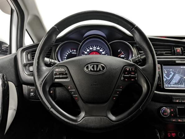 Kia Ceed II Рестайлинг с пробегом 2017 года, цена 1 390 000 рублей, 106671 км, универсал, Автокод Объявления