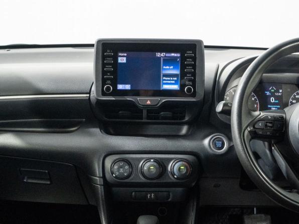 Toyota Yaris IV с пробегом 2020 года, цена 990 500 рублей, 104053 км, хэтчбек, Автокод Объявления