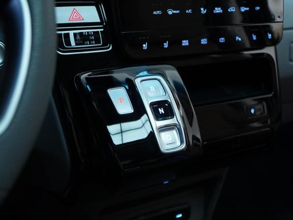 Hyundai Staria I с пробегом 2025 года, цена 7 049 777 рублей, 18706 км, минивэн, Автокод Объявления
