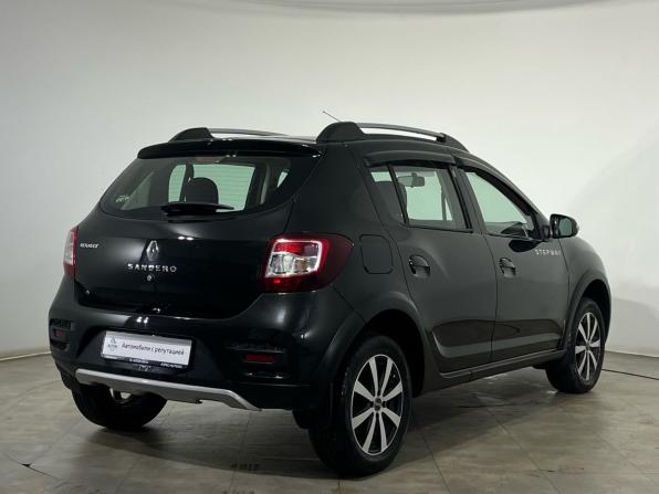 Renault Sandero II с пробегом 2015 года, цена 850 000 рублей, 89070 км, хэтчбек, Автокод Объявления