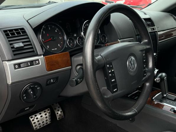 Volkswagen Touareg I Рестайлинг с пробегом 2009 года, цена 1 080 000 рублей, 281355 км, внедорожник, Автокод Объявления