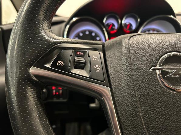 Opel Astra J Рестайлинг с пробегом 2013 года, цена 699 000 рублей, 155900 км, хэтчбек, Автокод Объявления