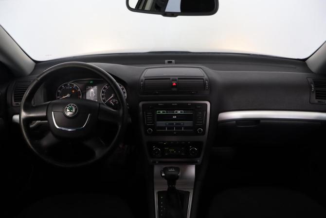 Skoda Octavia II (A5) Рестайлинг с пробегом 2009 года, цена 599 000 рублей, 211000 км, лифтбек, Автокод Объявления