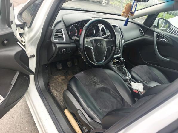 Opel Astra J Рестайлинг с пробегом 2014 года, цена 529 000 рублей, 382734 км, седан, Автокод Объявления