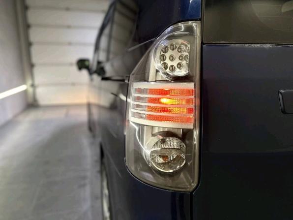 Toyota Voxy II (R70) с пробегом 2009 года, цена 1 099 000 рублей, 292029 км, минивэн, Автокод Объявления