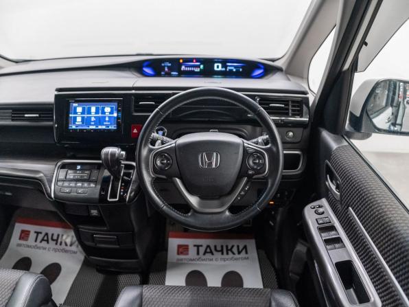 Honda Stepwgn V с пробегом 2017 года, цена 1 935 000 рублей, 115232 км, минивэн, Автокод Объявления