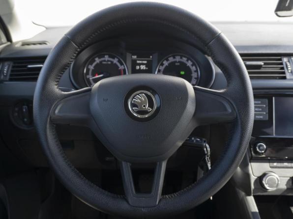 Skoda Octavia III (A7) Рестайлинг с пробегом 2018 года, цена 1 329 000 рублей, 201981 км, лифтбек, Автокод Объявления