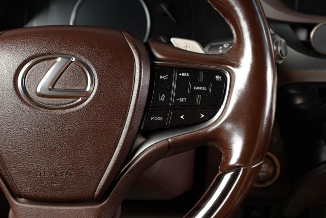 Lexus ES VII с пробегом 2019 года, цена 3 699 000 рублей, 286000 км, седан, Автокод Объявления