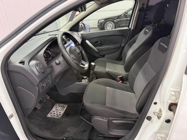 Renault Sandero II Рестайлинг с пробегом 2021 года, цена 1 397 000 рублей, 35814 км, хэтчбек, Автокод Объявления