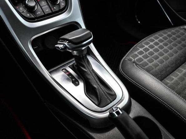 Opel Astra J Рестайлинг с пробегом 2013 года, цена 1 064 000 рублей, 190646 км, хэтчбек, Автокод Объявления