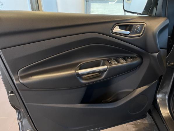 Ford Kuga II Рестайлинг с пробегом 2018 года, цена 1 650 000 рублей, 76500 км, внедорожник, Автокод Объявления