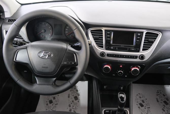 Hyundai Solaris II с пробегом 2018 года, цена 1 059 000 рублей, 217000 км, седан, Автокод Объявления