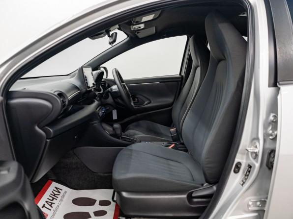 Toyota Yaris IV с пробегом 2021 года, цена 1 197 000 рублей, 113025 км, хэтчбек, Автокод Объявления