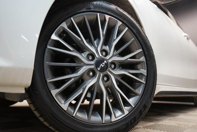 Kia Cerato IV Рестайлинг с пробегом 2022 года, цена 2 477 000 рублей, 77000 км, седан, Автокод Объявления