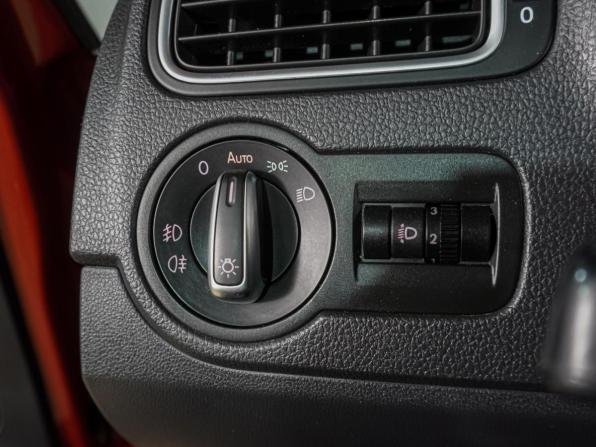 Volkswagen Polo V Рестайлинг с пробегом 2016 года, цена 1 124 000 рублей, 184980 км, седан, Автокод Объявления
