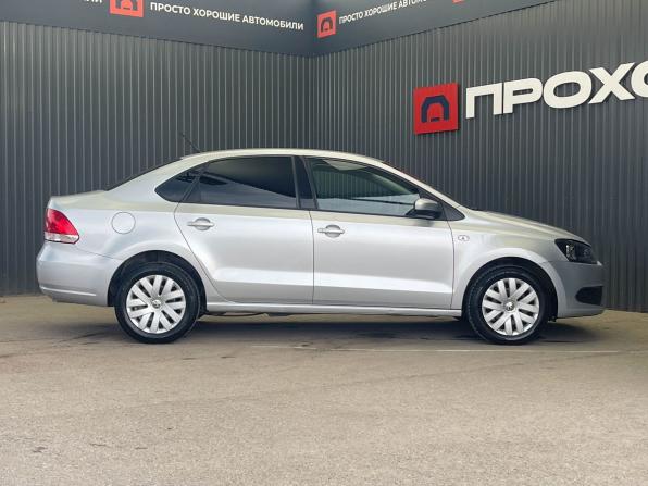 Volkswagen Polo V Рестайлинг с пробегом 2015 года, цена 977 000 рублей, 111947 км, седан, Автокод Объявления