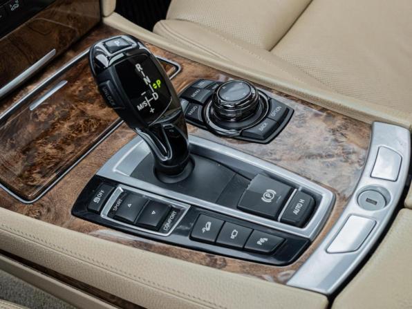 BMW 7 серии V (F01/F02/F04) Рестайлинг с пробегом 2012 года, цена 2 100 000 рублей, 271774 км, седан, Автокод Объявления