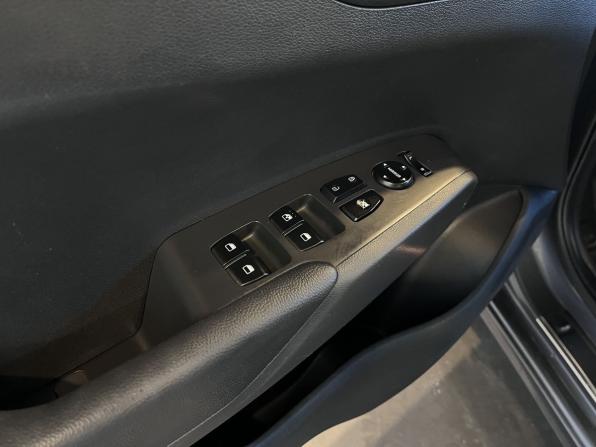 Hyundai Solaris II Рестайлинг с пробегом 2021 года, цена 1 370 000 рублей, 104000 км, седан, Автокод Объявления