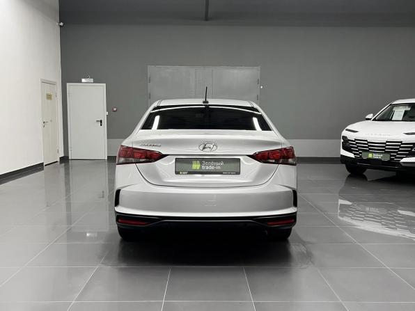 Hyundai Solaris II Рестайлинг с пробегом 2021 года, цена 1 440 000 рублей, 117698 км, седан, Автокод Объявления