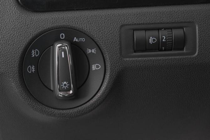 Skoda Rapid I Рестайлинг с пробегом 2018 года, цена 999 000 рублей, 333000 км, лифтбек, Автокод Объявления