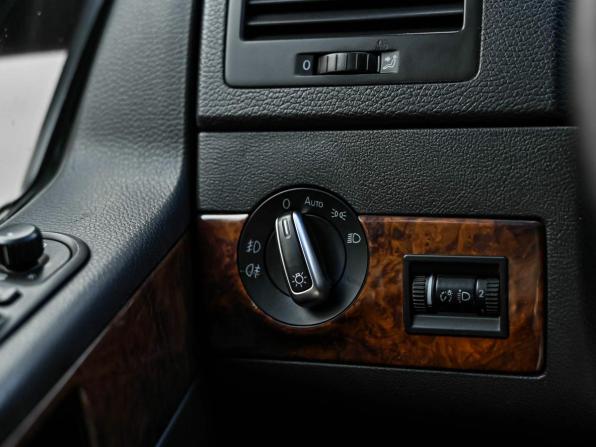 Volkswagen Multivan T5 Рестайлинг с пробегом 2011 года, цена 2 410 000 рублей, 233156 км, минивэн, Автокод Объявления
