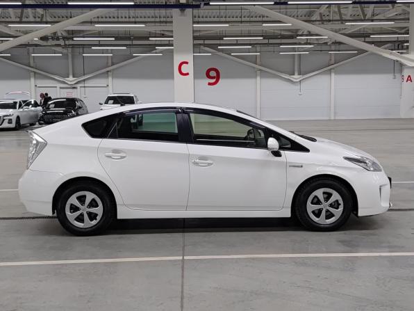 Toyota Prius III Рестайлинг (XW30) с пробегом 2015 года, цена 1 280 000 рублей, 114561 км, лифтбек, Автокод Объявления