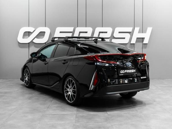 Toyota Prius IV (XW50) с пробегом 2017 года, цена 1 849 000 рублей, 311272 км, лифтбек, Автокод Объявления
