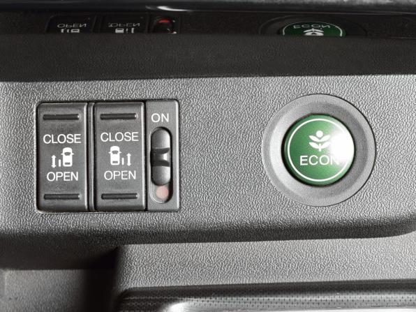 Honda Stepwgn V с пробегом 2016 года, цена 1 565 997 рублей, 203415 км, минивэн, Автокод Объявления