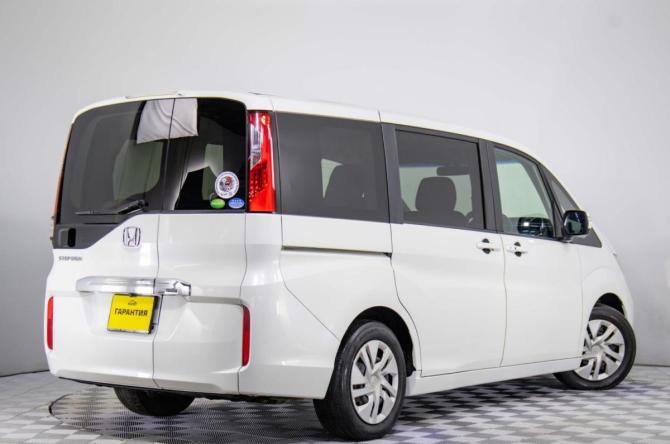 Honda Stepwgn V с пробегом 2015 года, цена 1 899 000 рублей, 82000 км, минивэн, Автокод Объявления