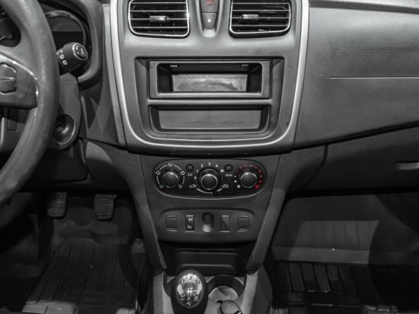 Renault Sandero II с пробегом 2017 года, цена 696 805 рублей, 313649 км, хэтчбек, Автокод Объявления