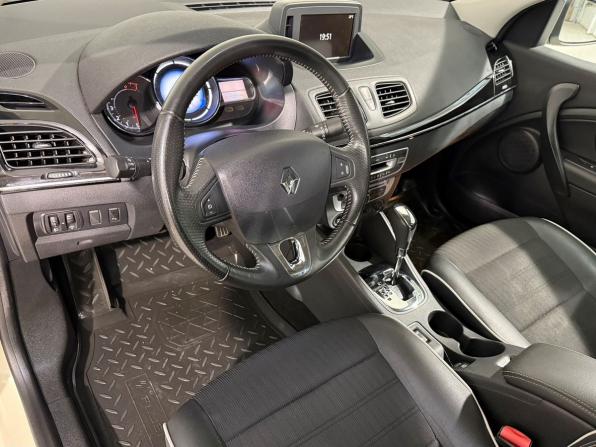 Renault Fluence I Рестайлинг с пробегом 2013 года, цена 899 800 рублей, 102000 км, седан, Автокод Объявления