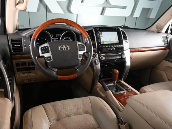 Toyota Land Cruiser 200 Series Рестайлинг 1 с пробегом 2015 года, цена 4 319 000 рублей, 266162 км, внедорожник, Автокод Объявления