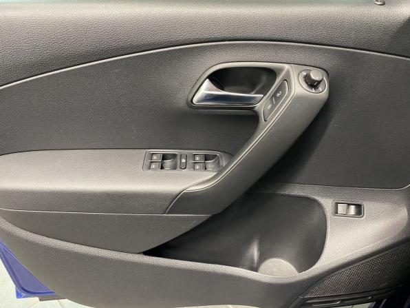 Volkswagen Polo V Рестайлинг с пробегом 2019 года, цена 1 240 000 рублей, 50232 км, седан, Автокод Объявления